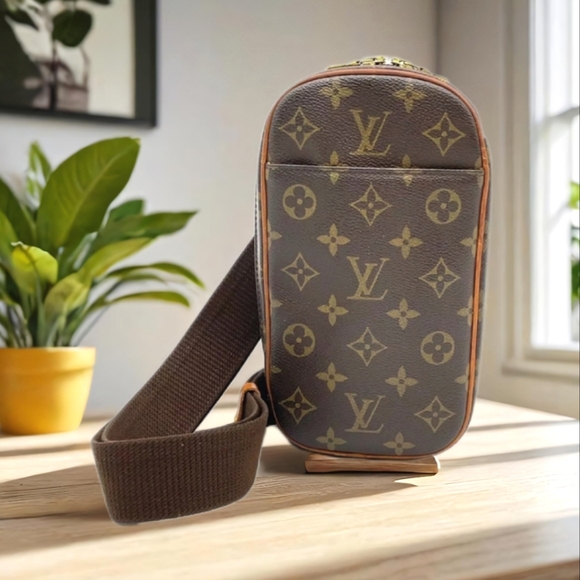 ✨️🔥Authentic EUC Louis Vuitton Pochette Monogram Gange Bumbag - Picture 4 of 17